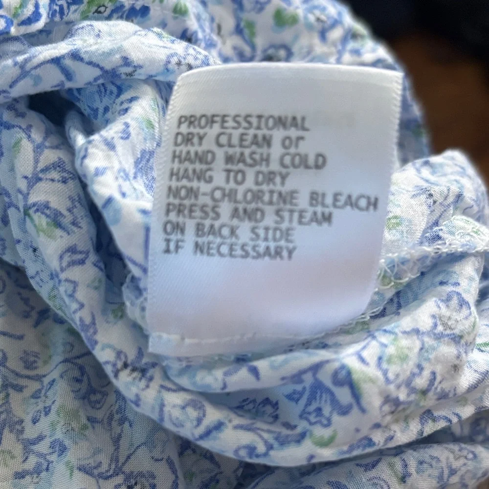 Fairycore Cynthia Rowley Blue and White Floral V-Neck Blouse | Size L - Picture 5 of 7